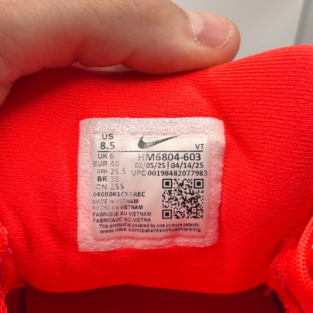 Nike Vomero 18 Bright Crimson Hyper Pink Running Shoes Women's Sz 8.5 HM6804-603 - Picture 2 of 8